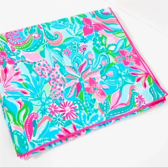 Lilly Pulitzer Lounge Towel Oversized Floral Pink Blue Beach Blanket Picnic NWT - Picture 1 of 6